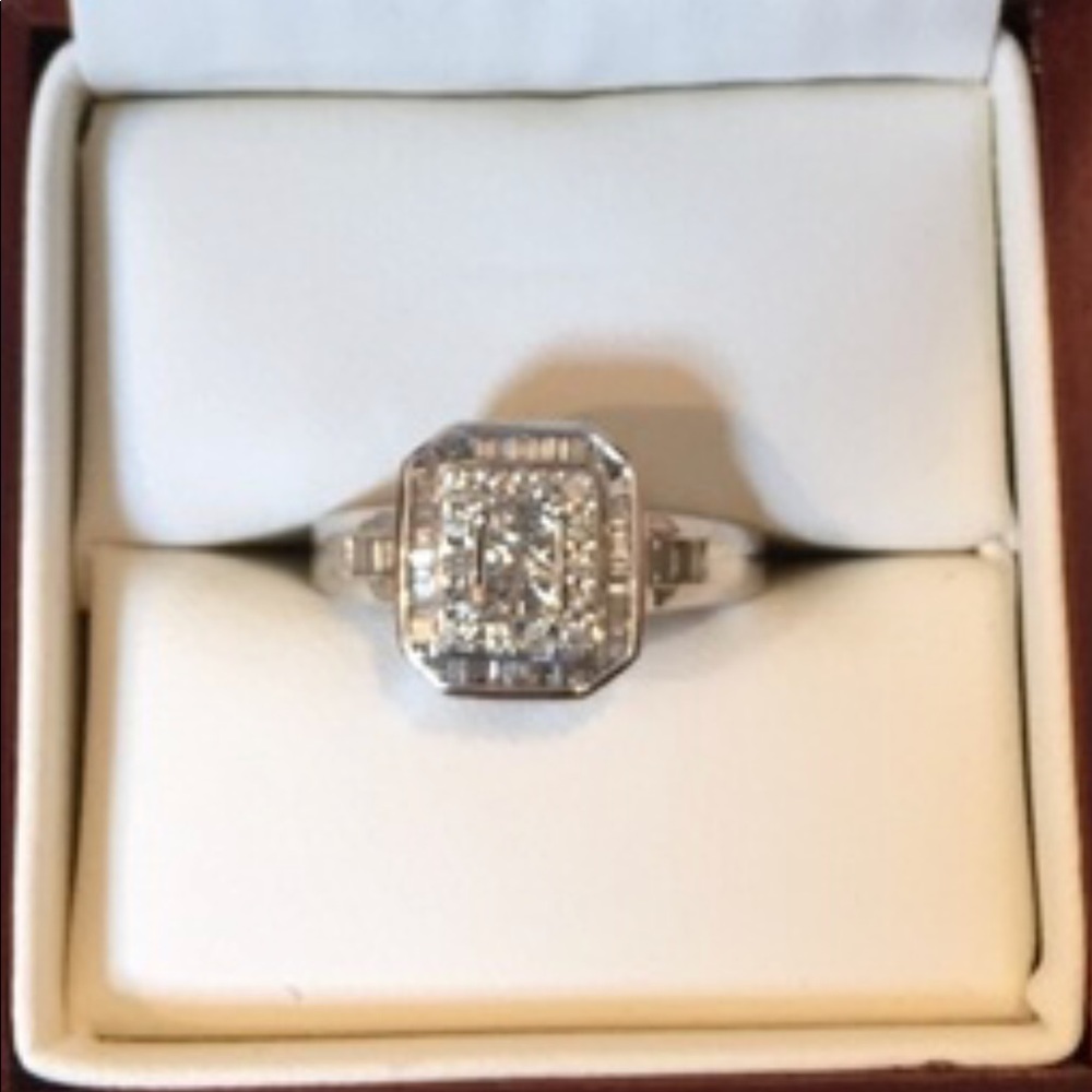 14k white gold and diamond ring